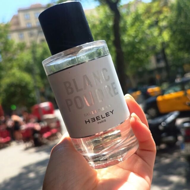 ▫️🤍 BLANC POUDRE 🤍▫️ @heeleyofficial

Una intensa sensación de #dulzura, #blanca y #empolvada. Con notas #florales y luminosas,  como una nube de inocencia matizada por el calor #sensual y delicado de una piel desnuda.

📸: En nuestra tienda de #Muntaner242 #DiagonalBcn 

#heeleyparfums
#blancpoudre #niche #nichefragrance
#nicheperfumery
#PerfumesdeAutor
#perfumesnicho #sotd #parfum #PerfumeriasRegia